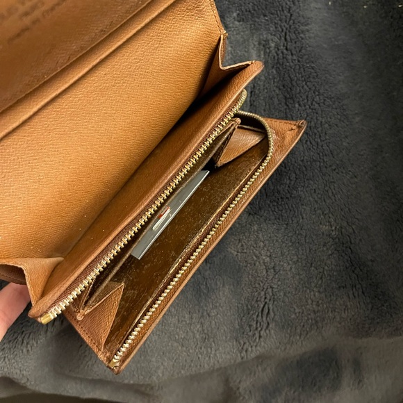 Authentic LV wallet - Picture 3 of 7